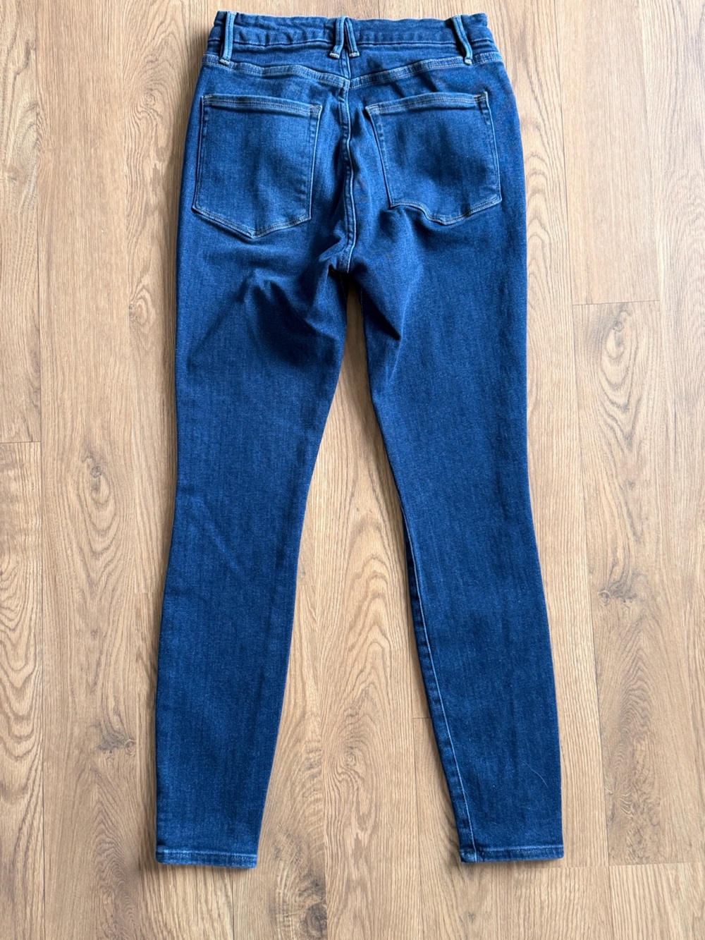 Good American Good Legs Mid-Rise Crossover Waist Stretch Skinny Jeans - Picture 4 of 9